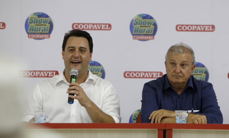 O governador Carlos Massa Ratinho Junior participa nesta quarta-feira (05) do Show Rural Coopavel, em Cascavel, no Oeste do Paraná. Às 15 horas, Ratinho Junior recebeu a imprensa para entrevista coletiva. O encontro será na estruturação de administração do evento. Em seguida, o governador visitará os estandes da feira.
Foto Gilson Abreu/Aen