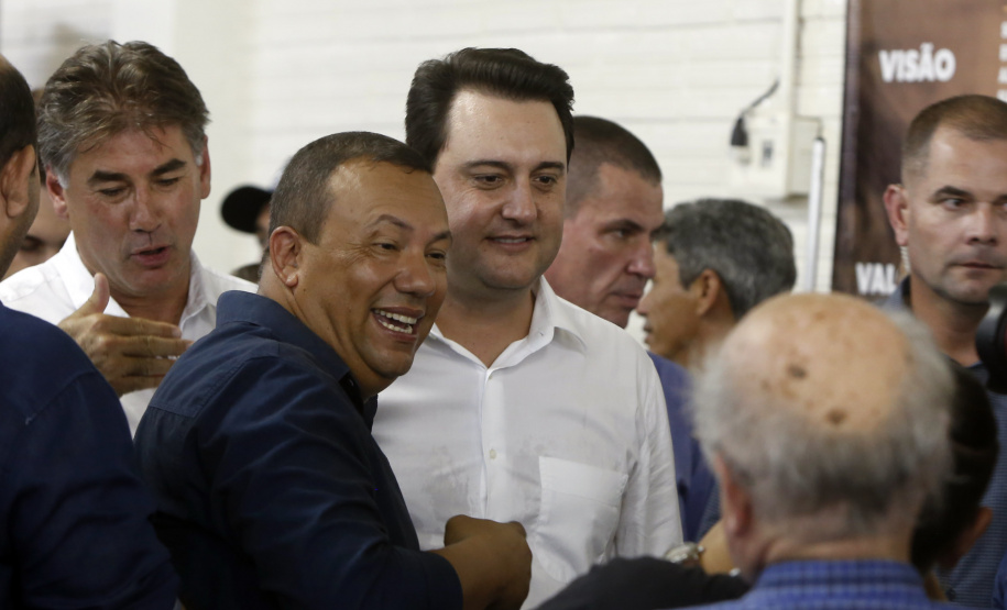 O governador Carlos Massa Ratinho Junior participa nesta quarta-feira (05) do Show Rural Coopavel, em Cascavel, no Oeste do Paraná. Às 15 horas, Ratinho Junior recebeu a imprensa para entrevista coletiva. O encontro será na estruturação de administração do evento. Em seguida, o governador visitará os estandes da feira.
Foto Gilson Abreu/Aen