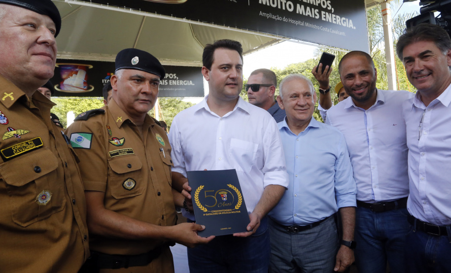 O governador Carlos Massa Ratinho Junior participa nesta quarta-feira (05) do Show Rural Coopavel, em Cascavel, no Oeste do Paraná. Às 15 horas, Ratinho Junior recebeu a imprensa para entrevista coletiva. O encontro será na estruturação de administração do evento. Em seguida, o governador visitará os estandes da feira.
Foto Gilson Abreu/Aen