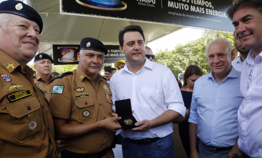 O governador Carlos Massa Ratinho Junior participa nesta quarta-feira (05) do Show Rural Coopavel, em Cascavel, no Oeste do Paraná. Às 15 horas, Ratinho Junior recebeu a imprensa para entrevista coletiva. O encontro será na estruturação de administração do evento. Em seguida, o governador visitará os estandes da feira.
Foto Gilson Abreu/Aen