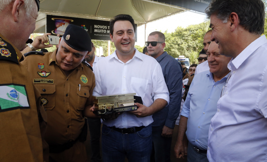 O governador Carlos Massa Ratinho Junior participa nesta quarta-feira (05) do Show Rural Coopavel, em Cascavel, no Oeste do Paraná. Às 15 horas, Ratinho Junior recebeu a imprensa para entrevista coletiva. O encontro será na estruturação de administração do evento. Em seguida, o governador visitará os estandes da feira.
Foto Gilson Abreu/Aen