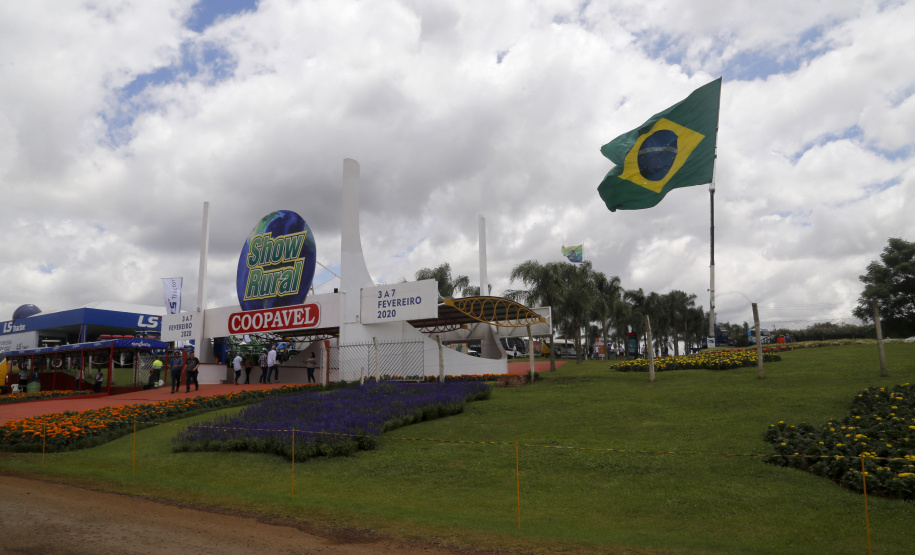 O governador Carlos Massa Ratinho Junior participa nesta quarta-feira (05) do Show Rural Coopavel, em Cascavel, no Oeste do Paraná. Às 15 horas, Ratinho Junior recebeu a imprensa para entrevista coletiva. O encontro será na estruturação de administração do evento. Em seguida, o governador visitará os estandes da feira.
Foto Gilson Abreu/Aen