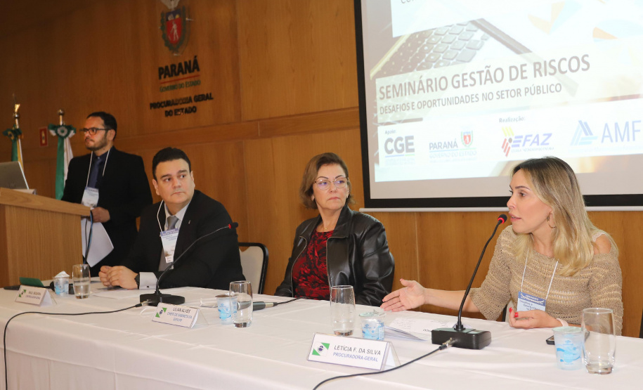 A Escola Fazendária (Efaz) da Secretaria da Fazenda do Paraná realiza o Seminário Gestão de Riscos: Desafios e Oportunidades no Setor Público, em parceria com a Procuradoria-Geral do Paraná. N/F: procuradora Geral do Estado, Letícia Ferreira da Silva.
Curitiba, 05-02-20.
Foto: Arnaldo Alves / AEN.