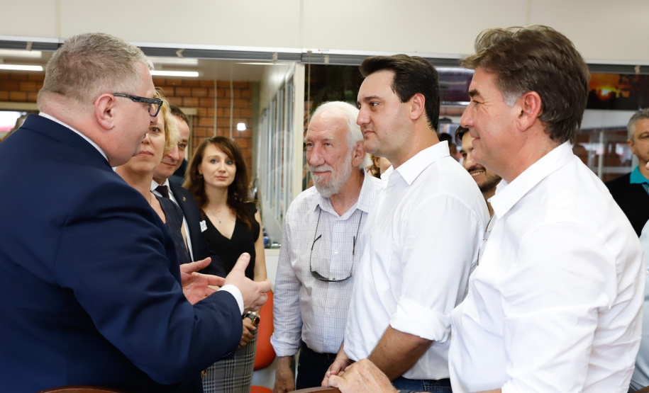 O Governo do Paraná deu início nesta quarta-feira (05) às negociações para a continuidade de um termo de cooperação técnica com a Província de Wiekopolska, na Polônia. O governador Carlos Massa Ratinho Junior encontrou-se com a comitiva de poloneses, liderada pelo vice-governador da região, Krzysztof Grabowski, para iniciar os contatos. - Cascavel, 05/02/2020 - Foto: Rodrigo Félix Leal/AEN