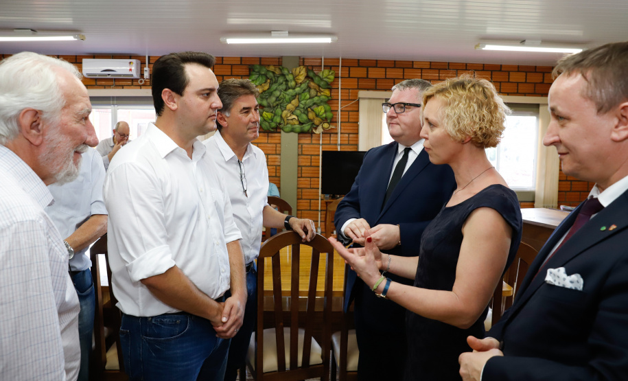 O Governo do Paraná deu início nesta quarta-feira (05) às negociações para a continuidade de um termo de cooperação técnica com a Província de Wiekopolska, na Polônia. O governador Carlos Massa Ratinho Junior encontrou-se com a comitiva de poloneses, liderada pelo vice-governador da região, Krzysztof Grabowski, para iniciar os contatos. - Cascavel, 05/02/2020 - Foto: Rodrigo Félix Leal/AEN