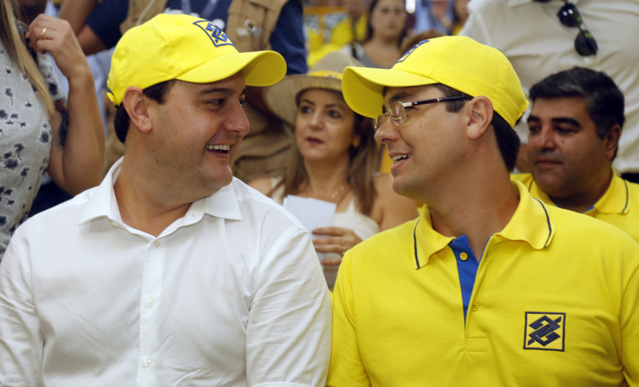 O governador Carlos Massa Ratinho Junior entregou nesta quinta-feira (06), durante o Show Rural, em Cascavel, as chaves de mais um trator do programa Trator Solidário. Os beneficiados foram o criador de vacas de leite Roque Selzler e sua mulher, Leonete, moradores de Pato Bragado. - Cascavel, 06/02/2020 -  Foto: Gilson Abreu/AEN