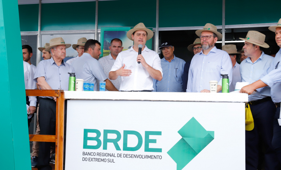 Recursos foram anunciados no Show Rural. São R$ 30 milhões para reativar unidade, que terá capacidade de abater 200 mil aves/dia e abrirá cerca de dois mil novos postos de trabalho. Além disso, outros R$ 76 milhões destinados para sete cooperativas do Estado.  - Cascavel, 06/02/2020  -  Foto: Rodrigo Félix Leal/AEN