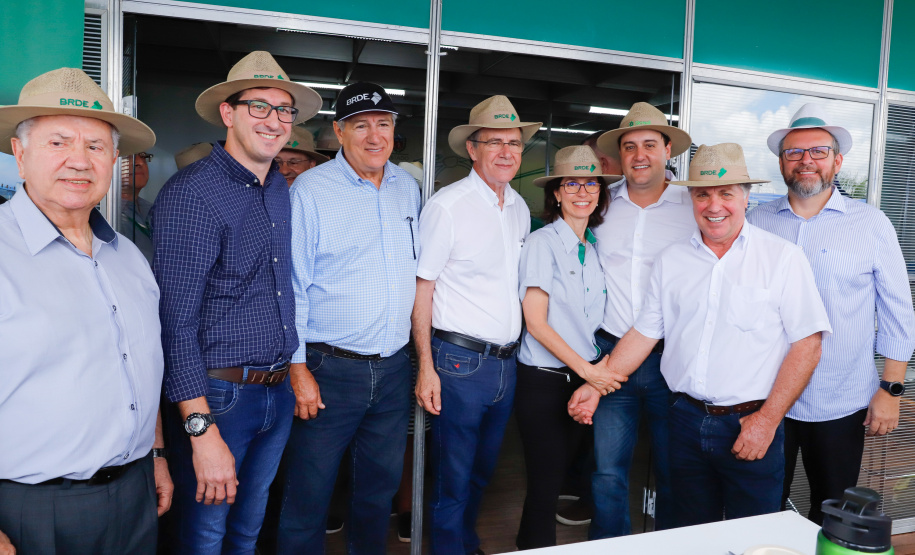 Recursos foram anunciados no Show Rural. São R$ 30 milhões para reativar unidade, que terá capacidade de abater 200 mil aves/dia e abrirá cerca de dois mil novos postos de trabalho. Além disso, outros R$ 76 milhões destinados para sete cooperativas do Estado.  - Cascavel, 06/02/2020  -  Foto: Rodrigo Félix Leal/AEN