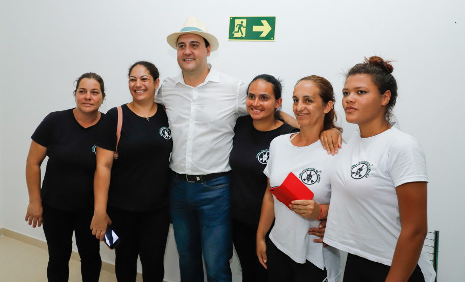 O governador Carlos Massa Ratinho Junior apresentou nesta quinta-feira (6) ao setor cooperativista o programa Descomplica Rural, criado para facilitar a emissão de licenciamentos ambientais. O objetivo é induzir o desenvolvimento sustentável com metodologia mais moderna, e permitir a geração de novos negócios e mais empregos no setor. A exposição detalhada das mudanças aconteceu na Casa Paraná Cooperativo, no Show Rural, em Cascavel.