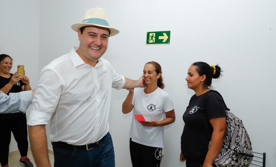 O governador Carlos Massa Ratinho Junior apresentou nesta quinta-feira (6) ao setor cooperativista o programa Descomplica Rural, criado para facilitar a emissão de licenciamentos ambientais. O objetivo é induzir o desenvolvimento sustentável com metodologia mais moderna, e permitir a geração de novos negócios e mais empregos no setor. A exposição detalhada das mudanças aconteceu na Casa Paraná Cooperativo, no Show Rural, em Cascavel.