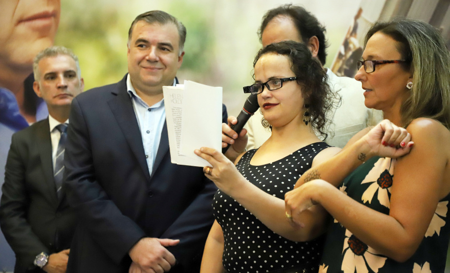 A Biblioteca Pública do Paraná (BPP) recebe nesta terça-feira (06) a mais moderna tecnologia de visão artificial do mundo, que beneficiará cegos e pessoas com visão reduzida