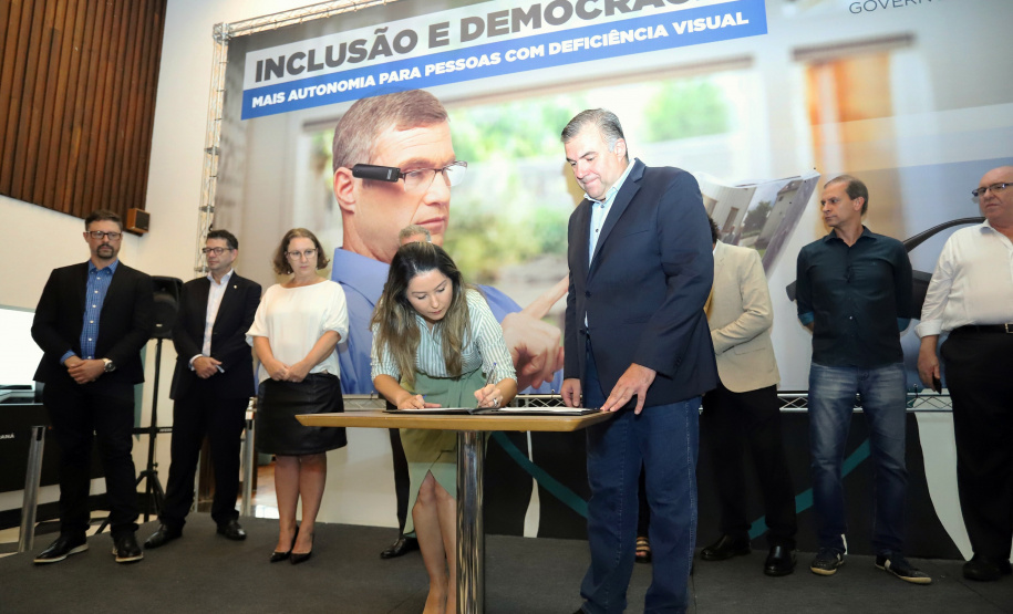 A Biblioteca Pública do Paraná (BPP) recebe nesta terça-feira (06) a mais moderna tecnologia de visão artificial do mundo, que beneficiará cegos e pessoas com visão reduzida