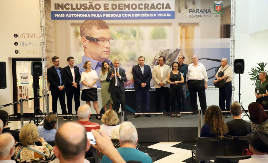 A Biblioteca Pública do Paraná (BPP) recebe nesta terça-feira (06) a mais moderna tecnologia de visão artificial do mundo, que beneficiará cegos e pessoas com visão reduzida