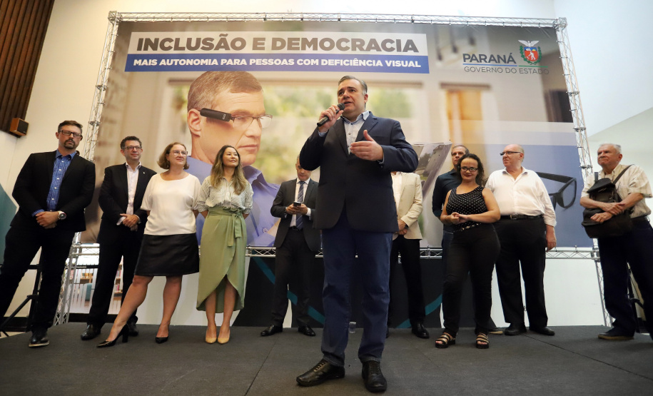 A Biblioteca Pública do Paraná (BPP) recebe nesta terça-feira (06) a mais moderna tecnologia de visão artificial do mundo, que beneficiará cegos e pessoas com visão reduzida