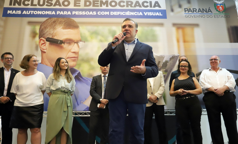 A Biblioteca Pública do Paraná (BPP) recebe nesta terça-feira (06) a mais moderna tecnologia de visão artificial do mundo, que beneficiará cegos e pessoas com visão reduzida