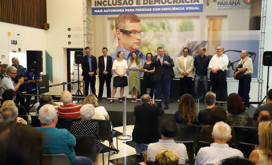 A Biblioteca Pública do Paraná (BPP) recebe nesta terça-feira (06) a mais moderna tecnologia de visão artificial do mundo, que beneficiará cegos e pessoas com visão reduzida