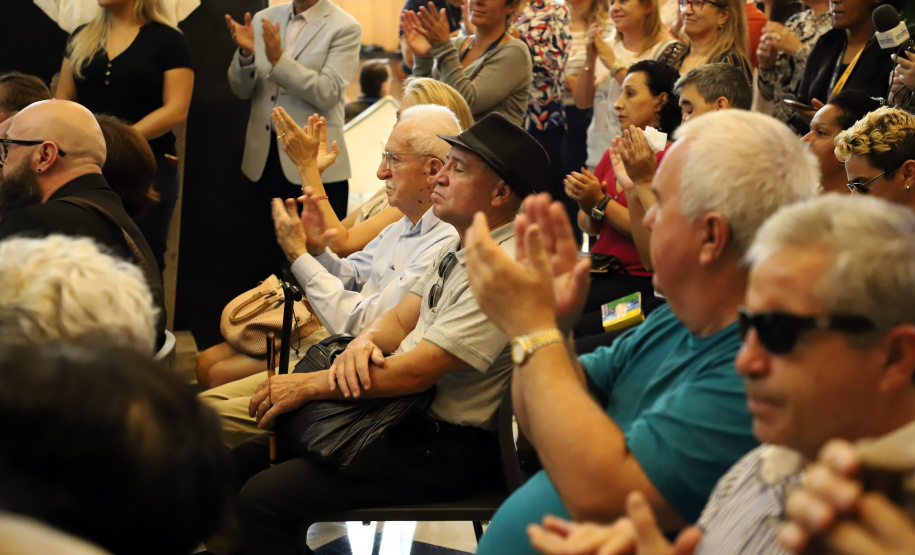 A Biblioteca Pública do Paraná (BPP) recebe nesta terça-feira (06) a mais moderna tecnologia de visão artificial do mundo, que beneficiará cegos e pessoas com visão reduzida