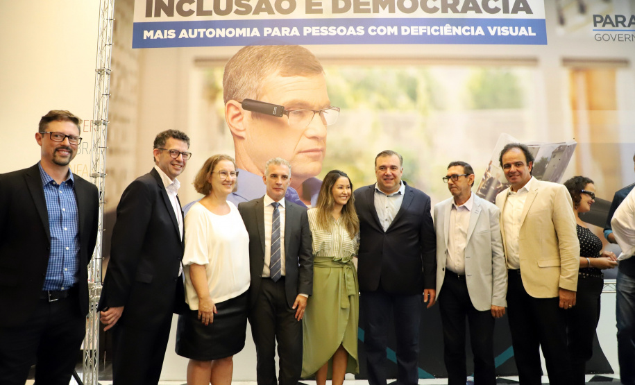 A Biblioteca Pública do Paraná (BPP) recebe nesta terça-feira (06) a mais moderna tecnologia de visão artificial do mundo, que beneficiará cegos e pessoas com visão reduzida