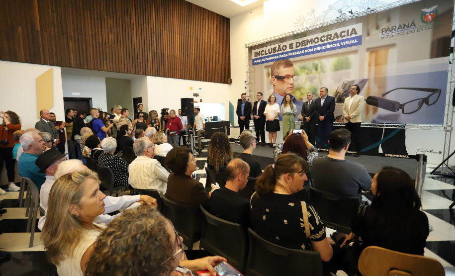 A Biblioteca Pública do Paraná (BPP) recebe nesta terça-feira (06) a mais moderna tecnologia de visão artificial do mundo, que beneficiará cegos e pessoas com visão reduzida
