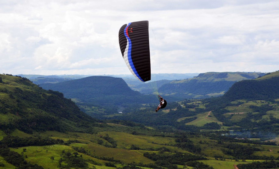 Pesquisa apontou que o segmento Ecoturismo/Natureza/Turismo de Aventura é o segundo mais procurado por clientes no Paraná (16,2%). Preparamos um roteiro com dicas preciosas de onde se aventurar pelo Estado.
Foto: Valdir Amaral/Esporte PR