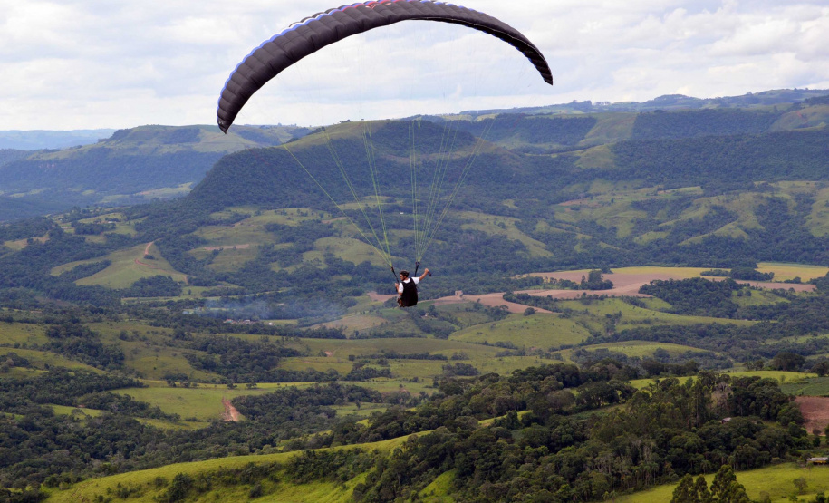 Pesquisa apontou que o segmento Ecoturismo/Natureza/Turismo de Aventura é o segundo mais procurado por clientes no Paraná (16,2%). Preparamos um roteiro com dicas preciosas de onde se aventurar pelo Estado.
Foto: Valdir Amaral/Esporte PR