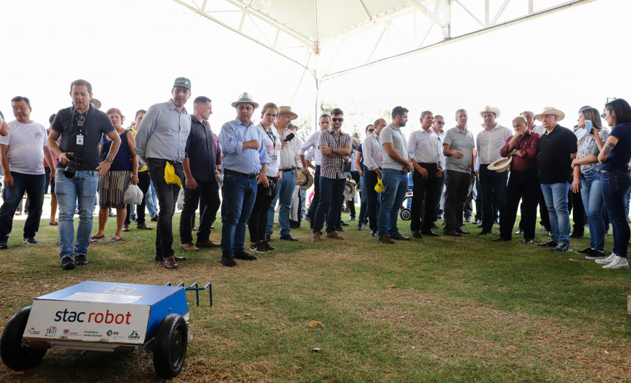 Protocolo de intenções foi assinado governador Carlos Massa Ratinho Junior. Medida vai beneficiar mais de 50 cidades da região oeste com expertise da Celepar.
Foto: Rodrigo Felix Leal