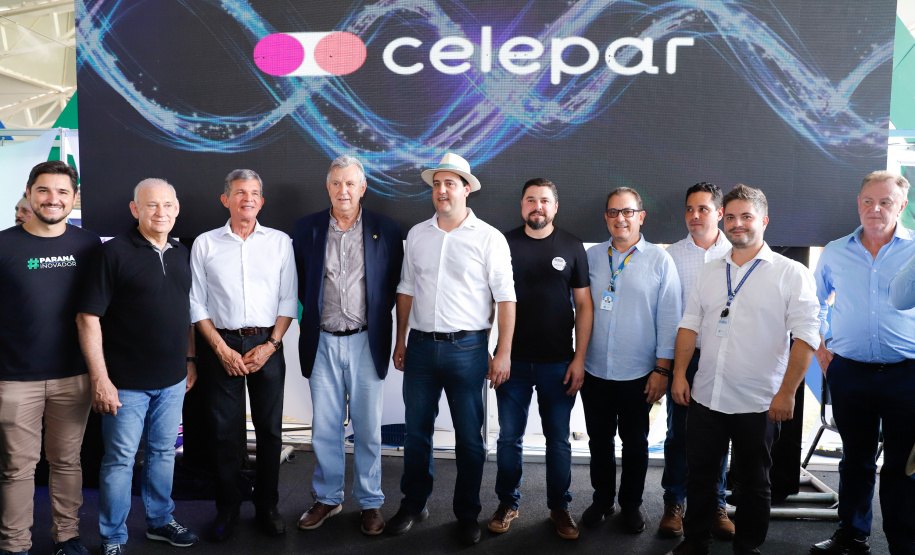 Protocolo de intenções foi assinado governador Carlos Massa Ratinho Junior. Medida vai beneficiar mais de 50 cidades da região oeste com expertise da Celepar.
Foto: Rodrigo Felix Leal