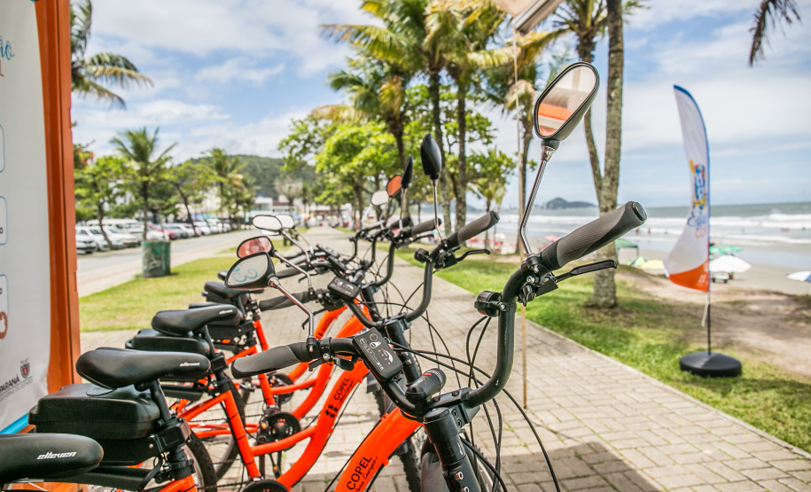 A operação das três Estações Copel instaladas em Matinhos, Guaratuba e Pontal do Paraná será encerrada no dia 16 (domingo). Abertas ao público da orla desde o dia 13 de dezembro, as estações fazem parte do Verão Maior do litoral paranaense e concederam 2,5 mil empréstimos de patinetes e bicicletas elétricos durante a temporada. - Curitiba, 07/02/2020 - Foto: Valdenir Daniel Cavalheiro/Divulgação Copel