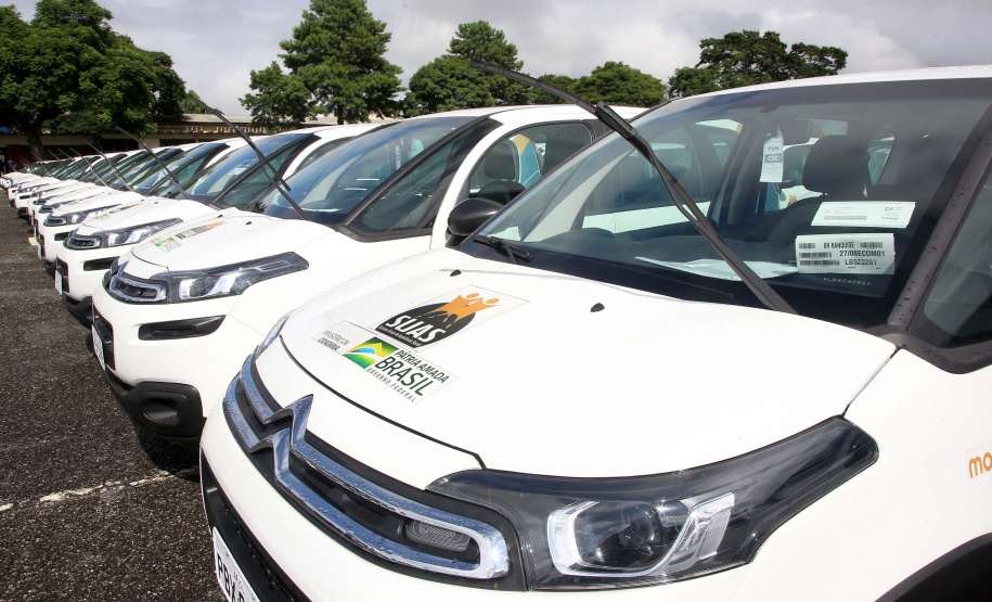 A Rede de Proteção Social e Especial Básica do Paraná ganhou reforço nesta sexta-feira (07), com o repasse de 222 carros e 15 micro-ônibus para 167 municípios do Estado