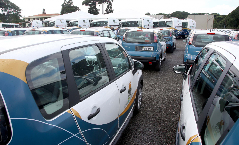 A Rede de Proteção Social e Especial Básica do Paraná ganhou reforço nesta sexta-feira (07), com o repasse de 222 carros e 15 micro-ônibus para 167 municípios do Estado