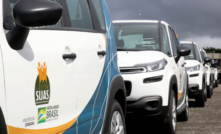 A Rede de Proteção Social e Especial Básica do Paraná ganhou reforço nesta sexta-feira (07), com o repasse de 222 carros e 15 micro-ônibus para 167 municípios do Estado
