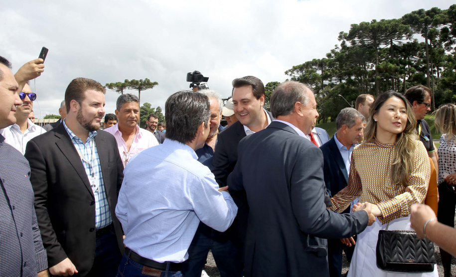 A Rede de Proteção Social e Especial Básica do Paraná ganhou reforço nesta sexta-feira (07), com o repasse de 222 carros e 15 micro-ônibus para 167 municípios do Estado