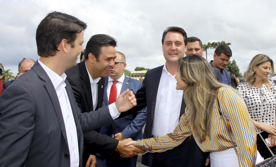 A Rede de Proteção Social e Especial Básica do Paraná ganhou reforço nesta sexta-feira (07), com o repasse de 222 carros e 15 micro-ônibus para 167 municípios do Estado
