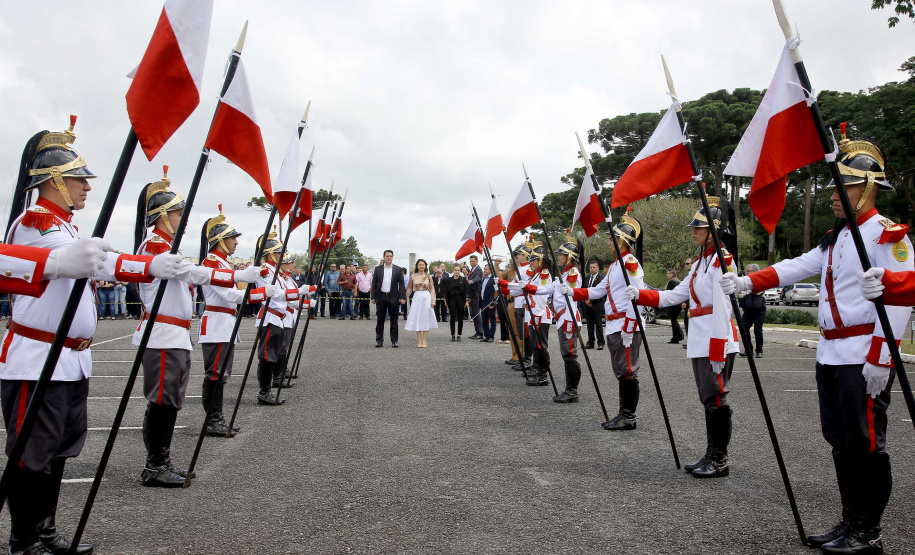 A Rede de Proteção Social e Especial Básica do Paraná ganhou reforço nesta sexta-feira (07), com o repasse de 222 carros e 15 micro-ônibus para 167 municípios do Estado