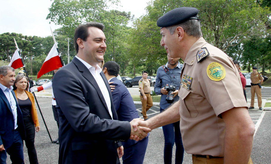 A Rede de Proteção Social e Especial Básica do Paraná ganhou reforço nesta sexta-feira (07), com o repasse de 222 carros e 15 micro-ônibus para 167 municípios do Estado