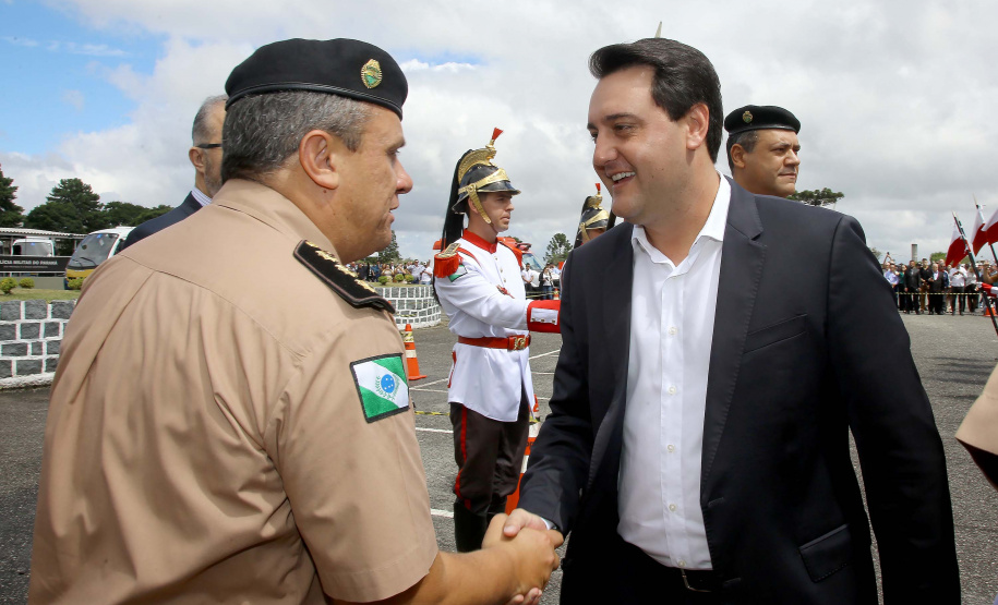 A Rede de Proteção Social e Especial Básica do Paraná ganhou reforço nesta sexta-feira (07), com o repasse de 222 carros e 15 micro-ônibus para 167 municípios do Estado