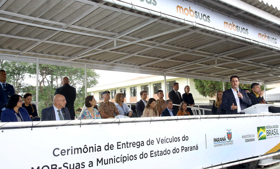 A Rede de Proteção Social e Especial Básica do Paraná ganhou reforço nesta sexta-feira (07), com o repasse de 222 carros e 15 micro-ônibus para 167 municípios do Estado