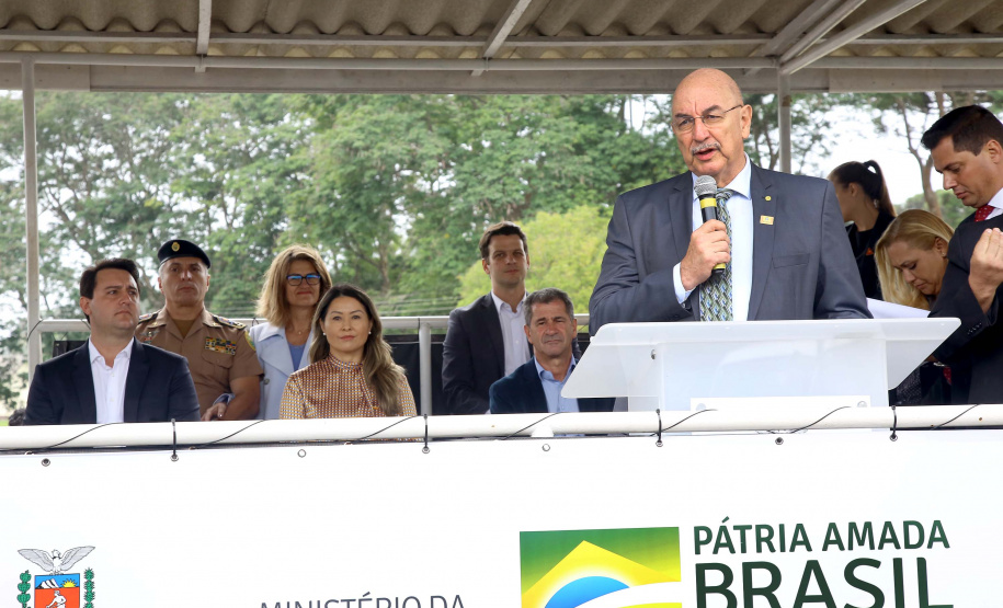 A Rede de Proteção Social e Especial Básica do Paraná ganhou reforço nesta sexta-feira (07), com o repasse de 222 carros e 15 micro-ônibus para 167 municípios do Estado