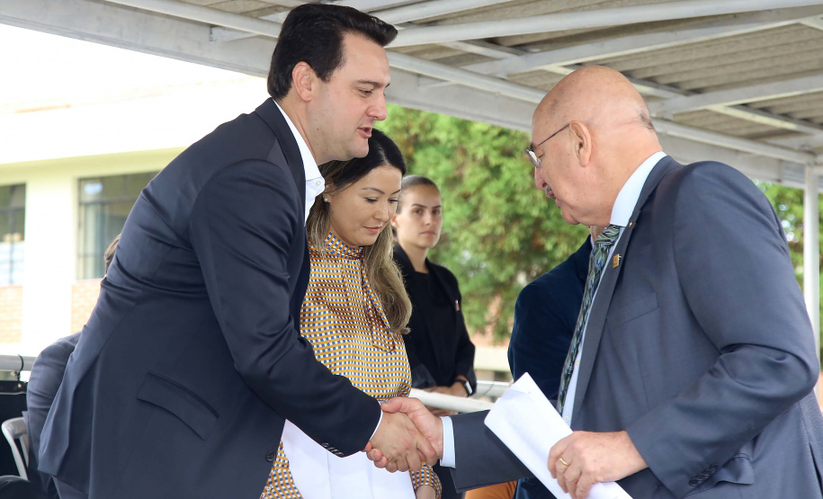 A Rede de Proteção Social e Especial Básica do Paraná ganhou reforço nesta sexta-feira (07), com o repasse de 222 carros e 15 micro-ônibus para 167 municípios do Estado