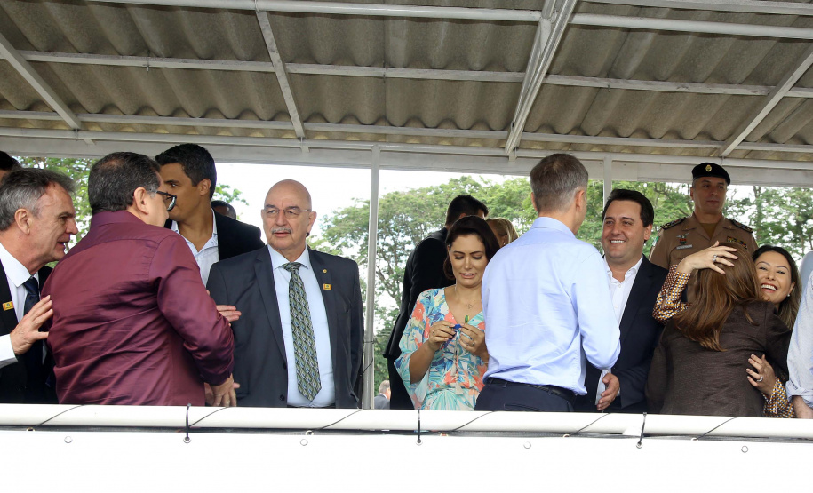 A Rede de Proteção Social e Especial Básica do Paraná ganhou reforço nesta sexta-feira (07), com o repasse de 222 carros e 15 micro-ônibus para 167 municípios do Estado