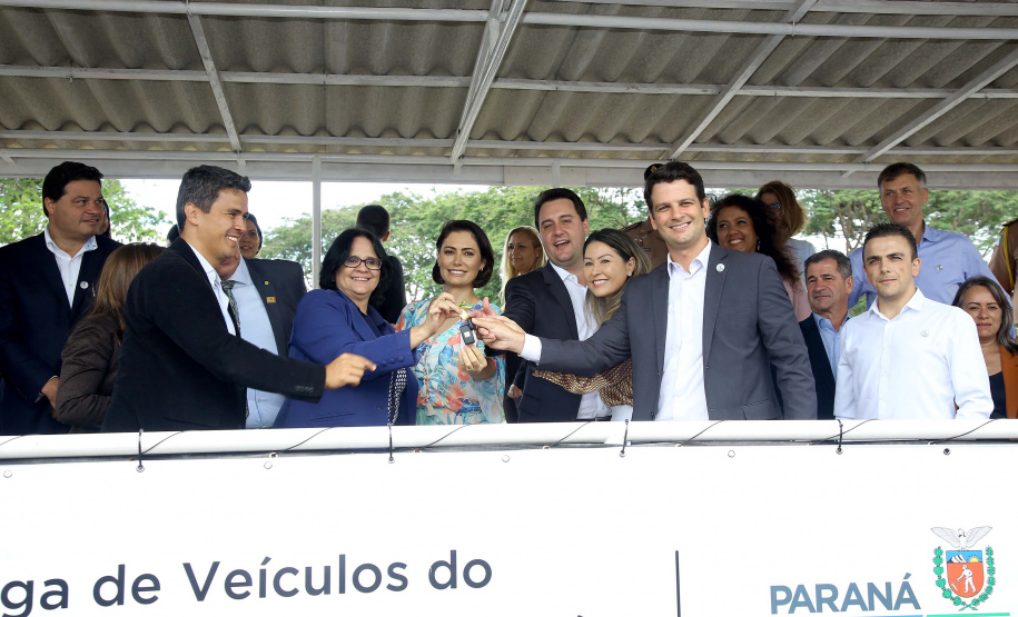 A Rede de Proteção Social e Especial Básica do Paraná ganhou reforço nesta sexta-feira (07), com o repasse de 222 carros e 15 micro-ônibus para 167 municípios do Estado