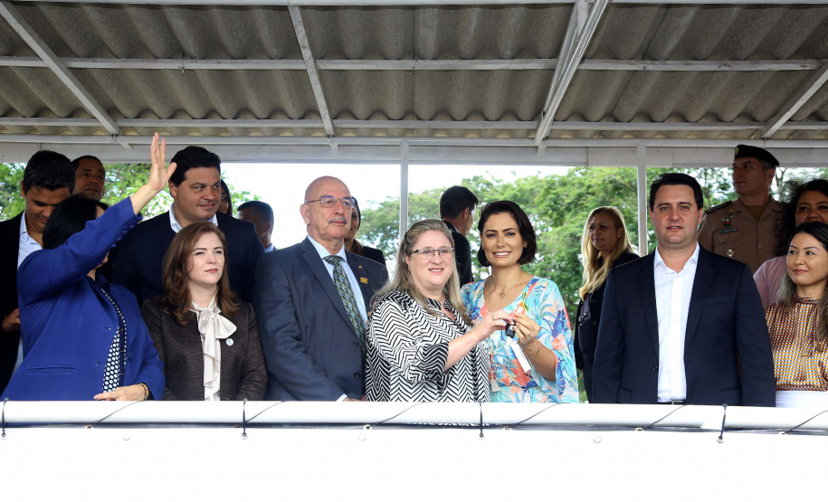 A Rede de Proteção Social e Especial Básica do Paraná ganhou reforço nesta sexta-feira (07), com o repasse de 222 carros e 15 micro-ônibus para 167 municípios do Estado