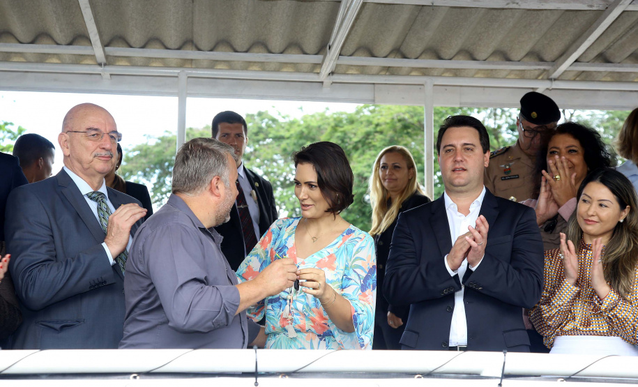 A Rede de Proteção Social e Especial Básica do Paraná ganhou reforço nesta sexta-feira (07), com o repasse de 222 carros e 15 micro-ônibus para 167 municípios do Estado