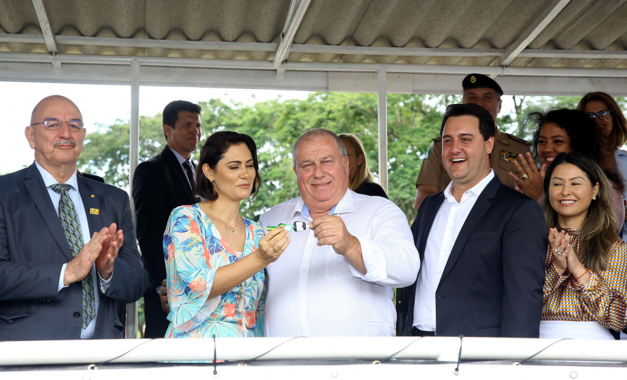 A Rede de Proteção Social e Especial Básica do Paraná ganhou reforço nesta sexta-feira (07), com o repasse de 222 carros e 15 micro-ônibus para 167 municípios do Estado