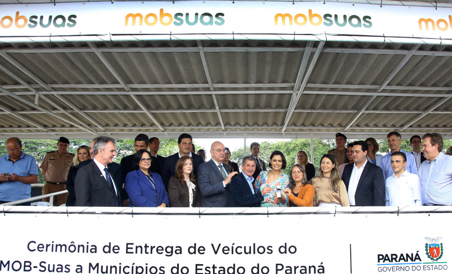 A Rede de Proteção Social e Especial Básica do Paraná ganhou reforço nesta sexta-feira (07), com o repasse de 222 carros e 15 micro-ônibus para 167 municípios do Estado