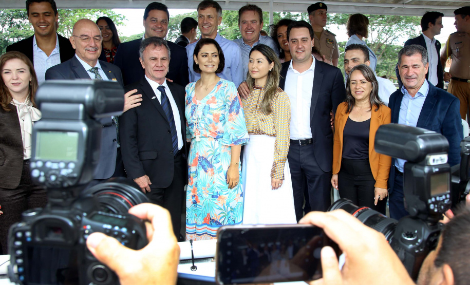 A Rede de Proteção Social e Especial Básica do Paraná ganhou reforço nesta sexta-feira (07), com o repasse de 222 carros e 15 micro-ônibus para 167 municípios do Estado