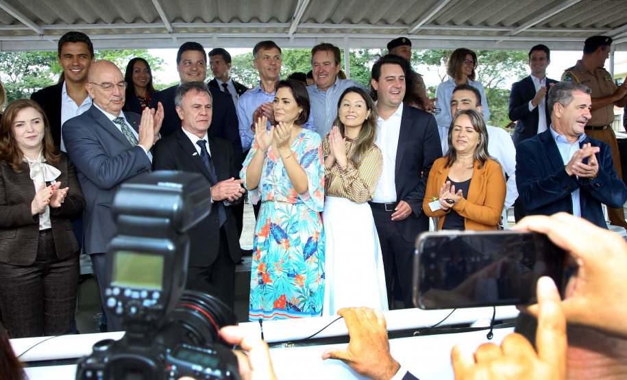 A Rede de Proteção Social e Especial Básica do Paraná ganhou reforço nesta sexta-feira (07), com o repasse de 222 carros e 15 micro-ônibus para 167 municípios do Estado