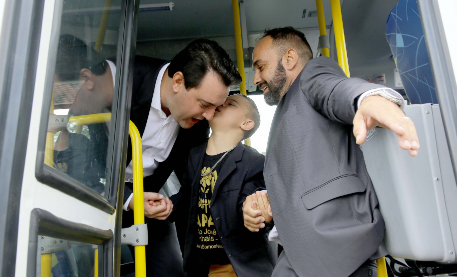 A Rede de Proteção Social e Especial Básica do Paraná ganhou reforço nesta sexta-feira (07), com o repasse de 222 carros e 15 micro-ônibus para 167 municípios do Estado