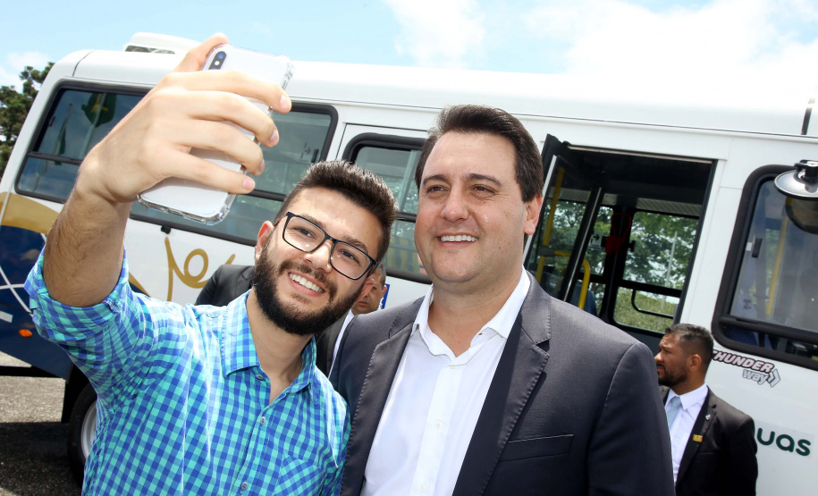A Rede de Proteção Social e Especial Básica do Paraná ganhou reforço nesta sexta-feira (07), com o repasse de 222 carros e 15 micro-ônibus para 167 municípios do Estado