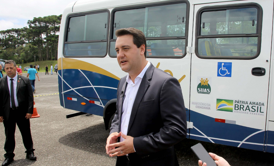 A Rede de Proteção Social e Especial Básica do Paraná ganhou reforço nesta sexta-feira (07), com o repasse de 222 carros e 15 micro-ônibus para 167 municípios do Estado